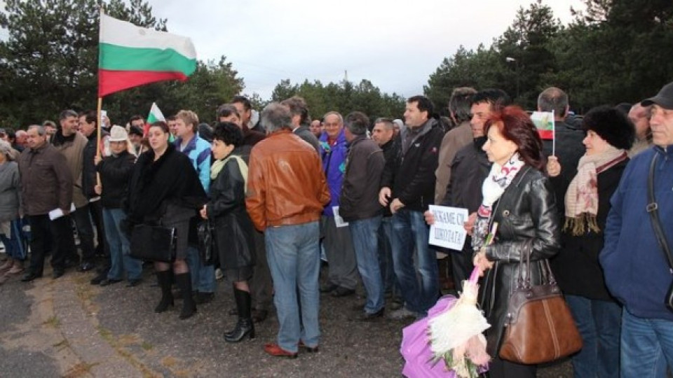 Два протеста против бежански лагер в Казанлък | StandartNews.com