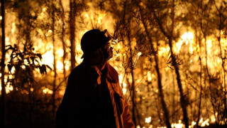 100 пожара пържат Австралия