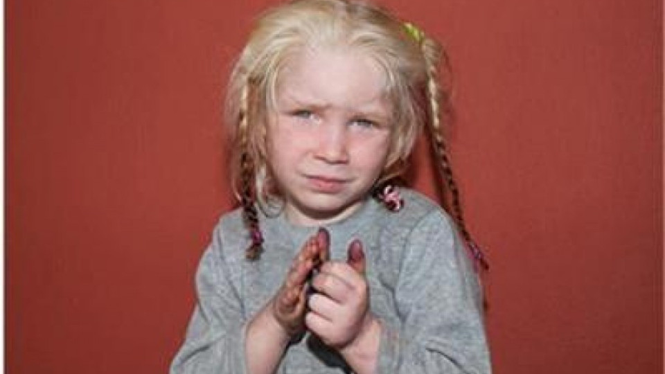 Интерпол търси родителите на похитеното от роми българче | StandartNews.com