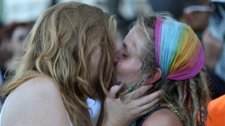 Сълзотворен газ и насилие на гей парад в Черна гора 
