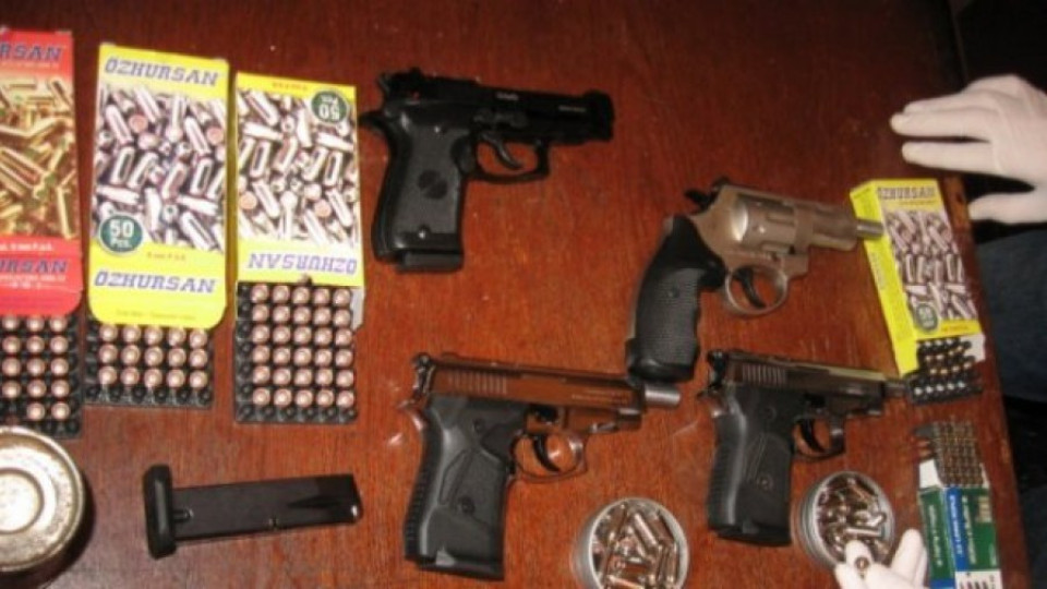 Незаконно оръжие и боеприпаси иззеха от частен дом  | StandartNews.com