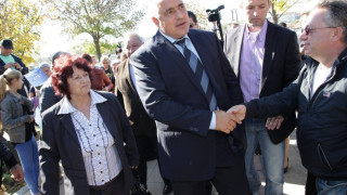 Борисов: Правителството прехвърля бежанците на кметовете