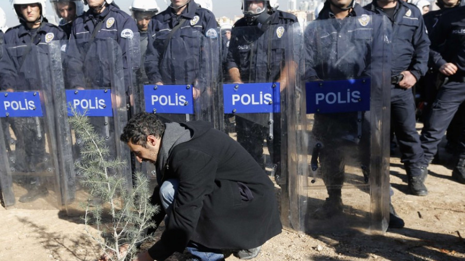 Протести срещу изсичането на дървета в Турция | StandartNews.com