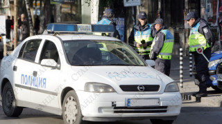 Незаконно оръжие и дрога в частен дом в Ардинско