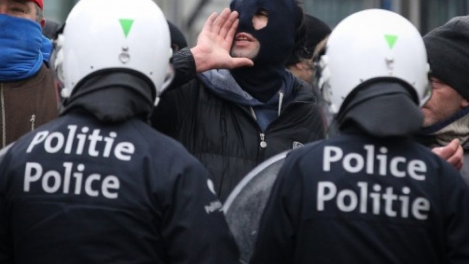 Закопчаха 76 фенове на ПСЖ | StandartNews.com