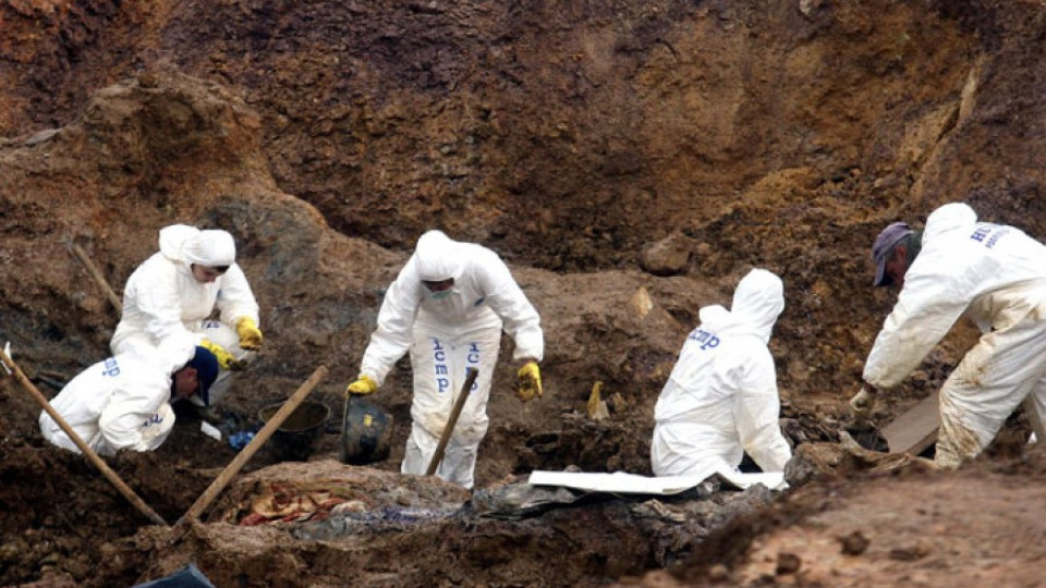Най-големият масов гроб открит в Босна | StandartNews.com