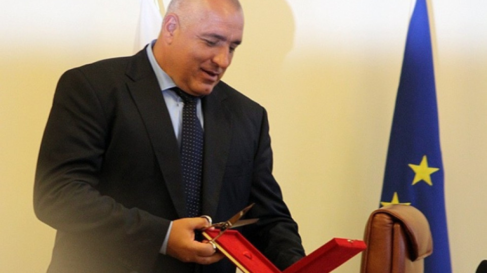 Бойко Борисов пак грабва ножицата | StandartNews.com