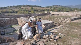 Римлянки ще черпят с вино в с. Дренково