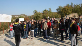Бъдещи екскурзоводи от Варна в подкрепа на Татул