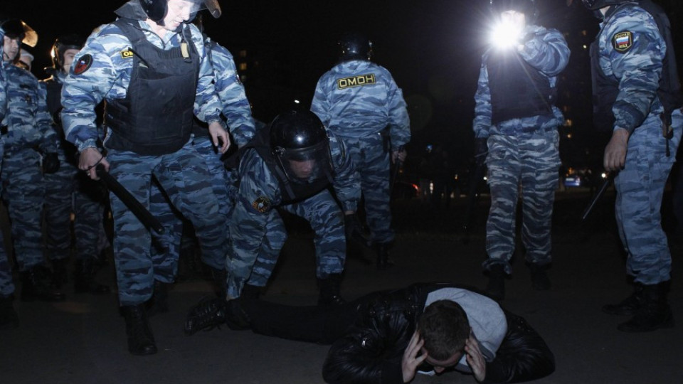 Откриха граната и тротилови шашки в пътник в Русия | StandartNews.com