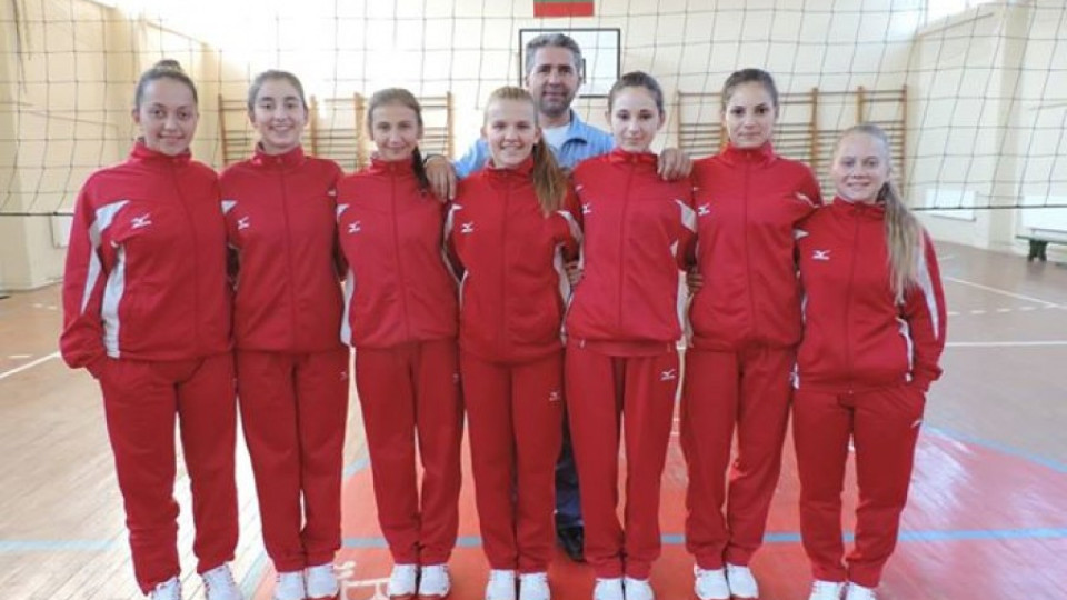 Дариха спортни принадлежности на волейболистките от Ардино | StandartNews.com