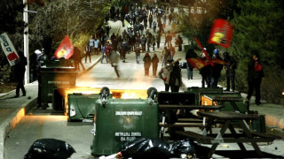 Турската полиция използва водни оръдия срещу протестиращи