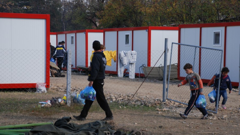 Взривиха снаряд до бежанския център в Харманли | StandartNews.com