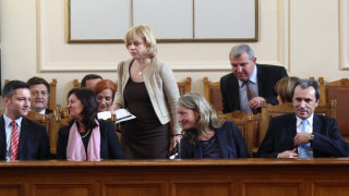 Десетима министри отговарят извънредно в парламента