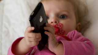 38% от децата под 2 г. ползват мобилни устройства