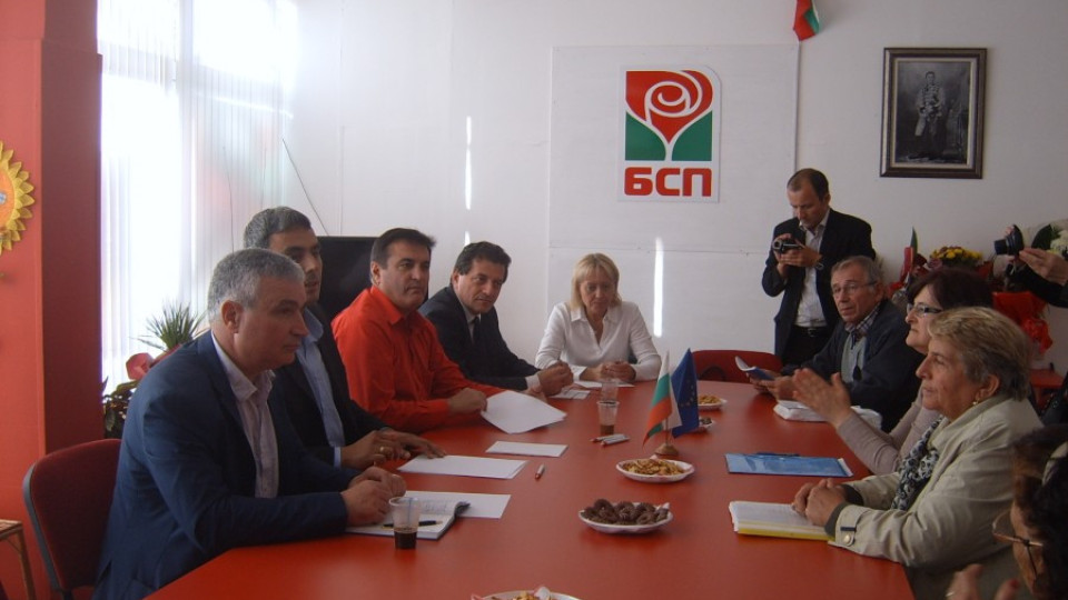 Червени депутати  изслушаха жалби на родопчани | StandartNews.com