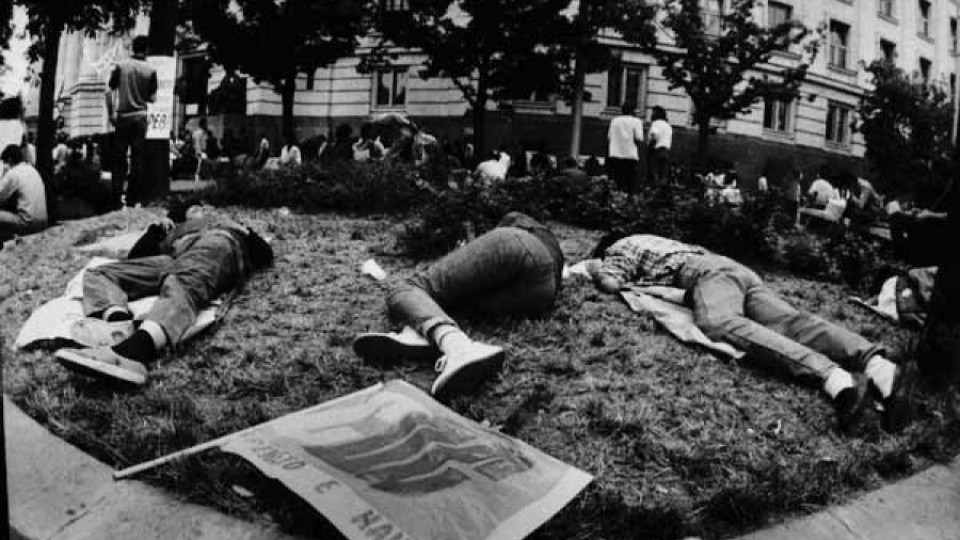 През 1990 г.: Студентската окупация нокаутира Луканов | StandartNews.com
