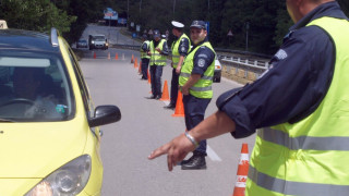 Полицаите по курортите да зубрят чужди езици