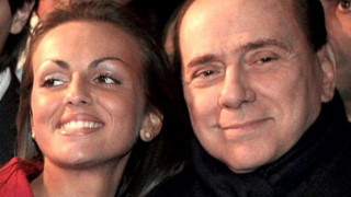Берлускони се оженил тайно