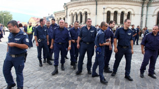 Намериха пари за извънредния труд на полицаите