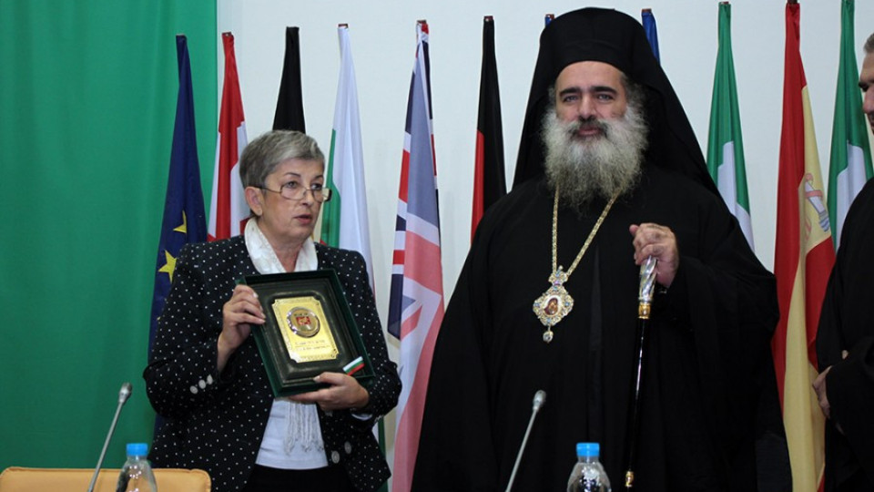Севастийският митрополит Теодосий получи благодарствен плакет | StandartNews.com