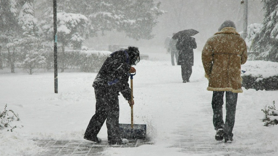 Само 1 фирма с мерак да чисти снега в Благоевград | StandartNews.com