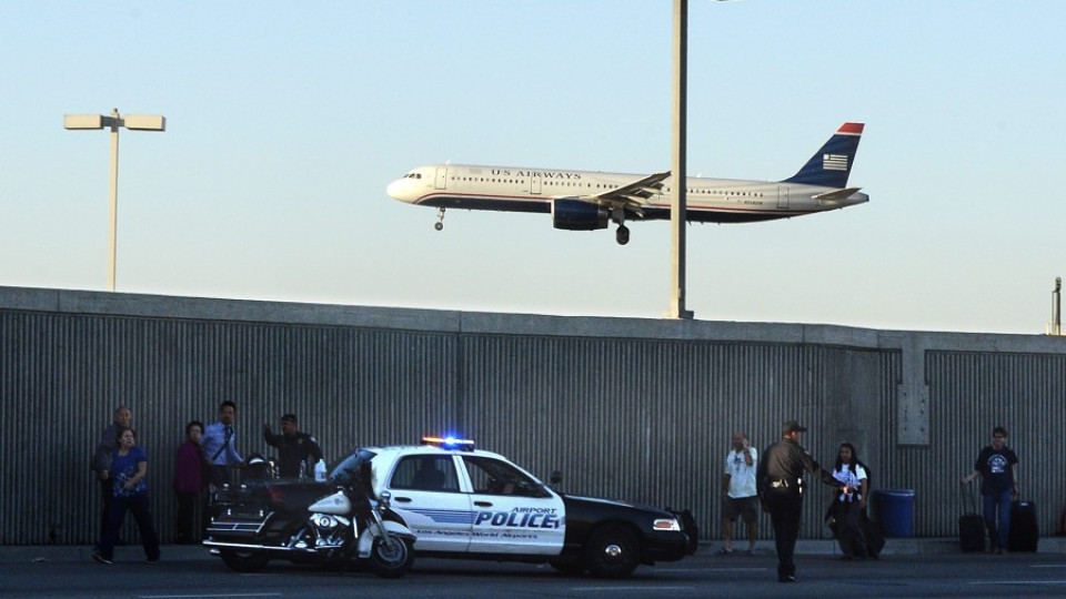 ФБР заловиха стрелеца от летището в Лос Анджелис  | StandartNews.com