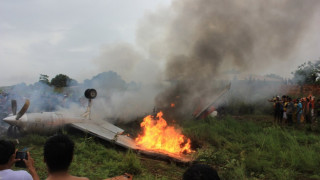 Двумоторен самолет се разби в Боливия