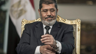 Отлагат делото на Морси за догодина