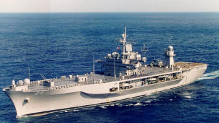 Американският военен кораб  Mount Whitney акостира в Бургас