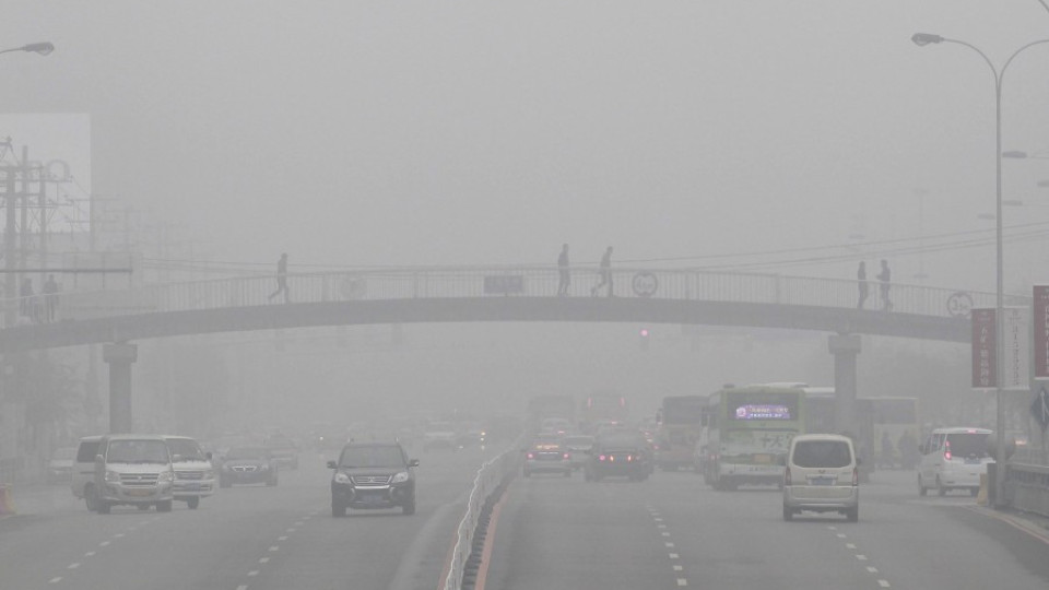 Пекин ограничава продажбите на коли заради замърсяването | StandartNews.com