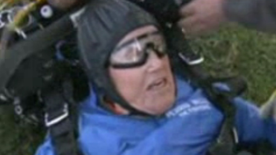 100-годишен скочи с парашут за рождения си ден | StandartNews.com