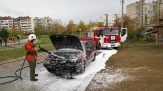 Автомобил се самозапали в движение в Казанлък