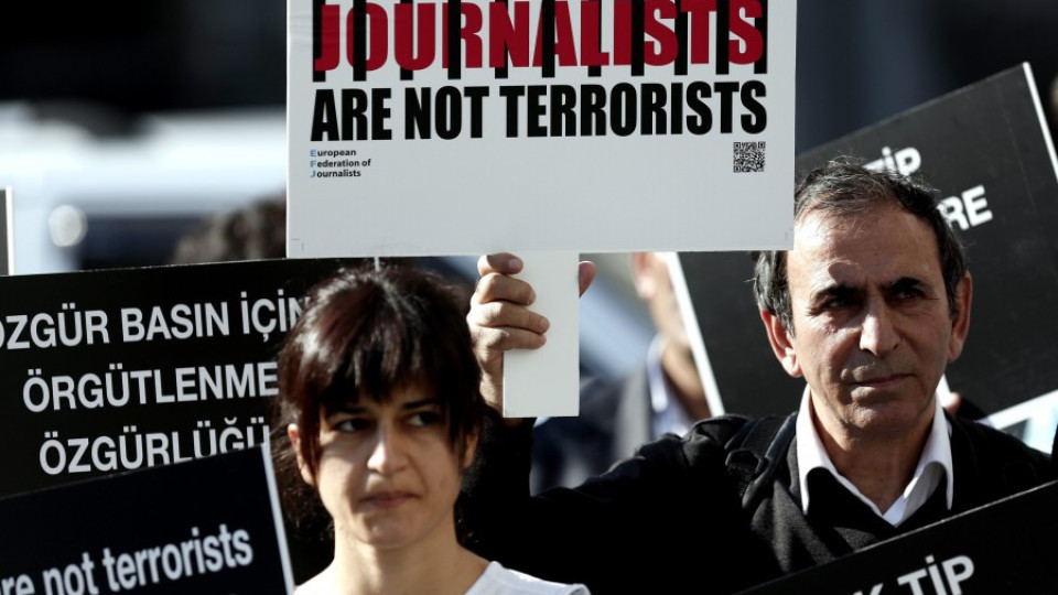Турция осъди трима журналисти на доживотен затвор | StandartNews.com