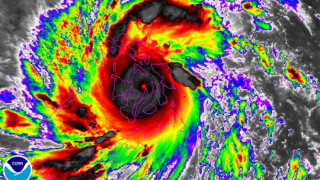 ВИДЕО: Силен тайфун брули Филипините 