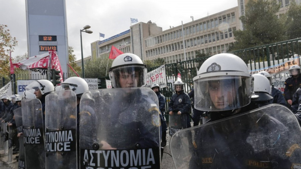 Щурмът на гръцката телевизия доведе до вот на недоверие | StandartNews.com