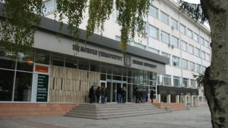 Студент падна от трети етаж на университет 