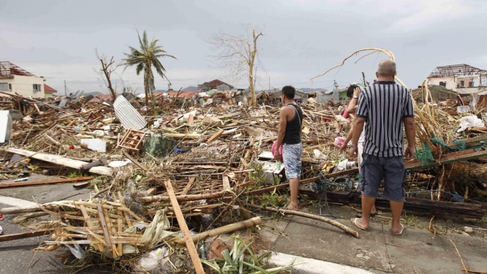 Хаян взе над 1200 жертви във Филипините | StandartNews.com