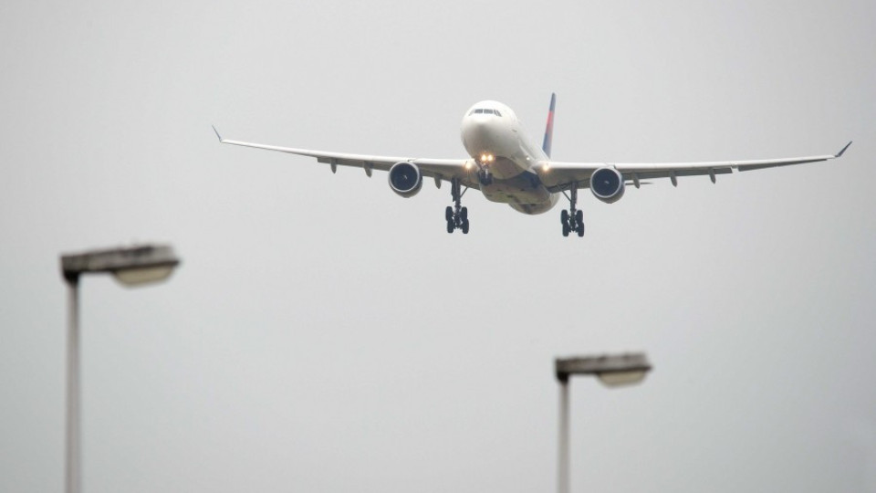 САЩ разреши телефони и таблети в самолетите | StandartNews.com