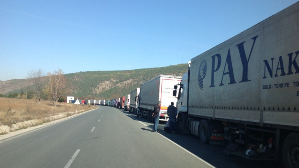 Отново километрична опашка на турската граница | StandartNews.com