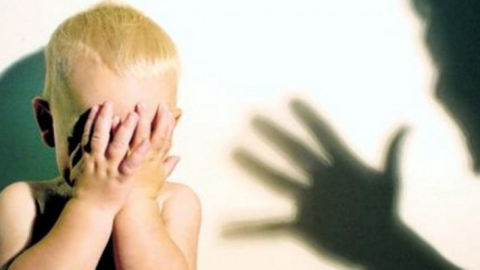 Разследват родители за малтретирано дете | StandartNews.com