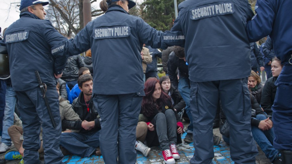 Скандал в парламента заради протестите | StandartNews.com