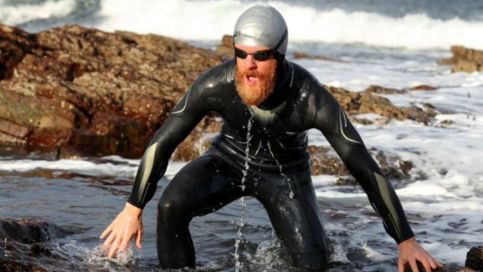 Британец плаши медузи с брадата си | StandartNews.com