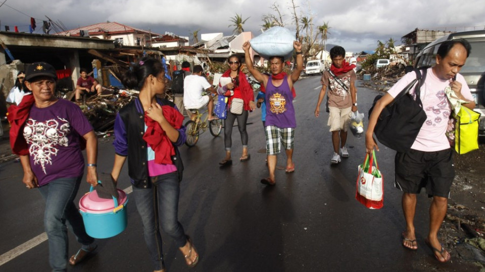 Стъпкаха до смърт гладни филипиници | StandartNews.com