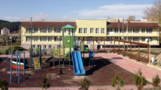 Отопляват детска градина в Черноочене с пелети