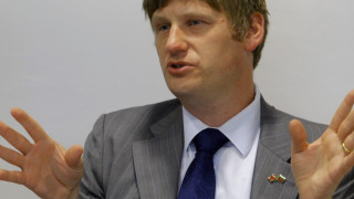 Джонатан Алън: Политиците да чуят хората