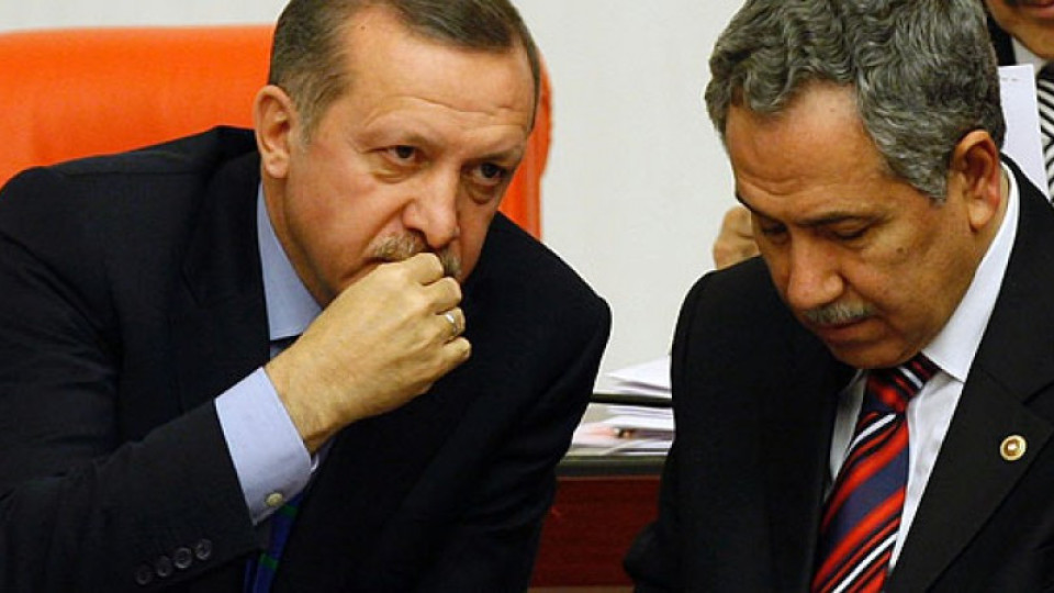 Арънч напуска политиката заради несъгласия с Ердоган | StandartNews.com
