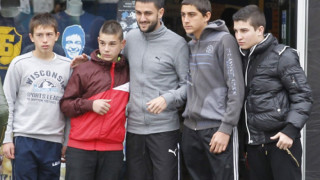 Футболистите на "Левски" подпомогнаха Дарин 