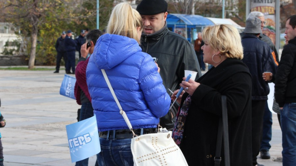 Хиляди с ГЕРБ на площада в  Пловдив | StandartNews.com