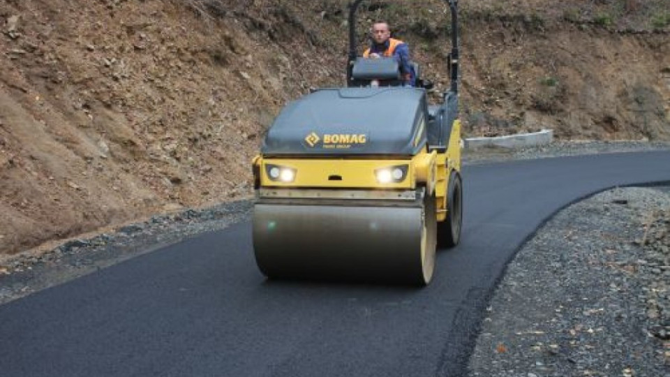 Започна асфалтирането на пътя от Ардино до Дяволския мост | StandartNews.com